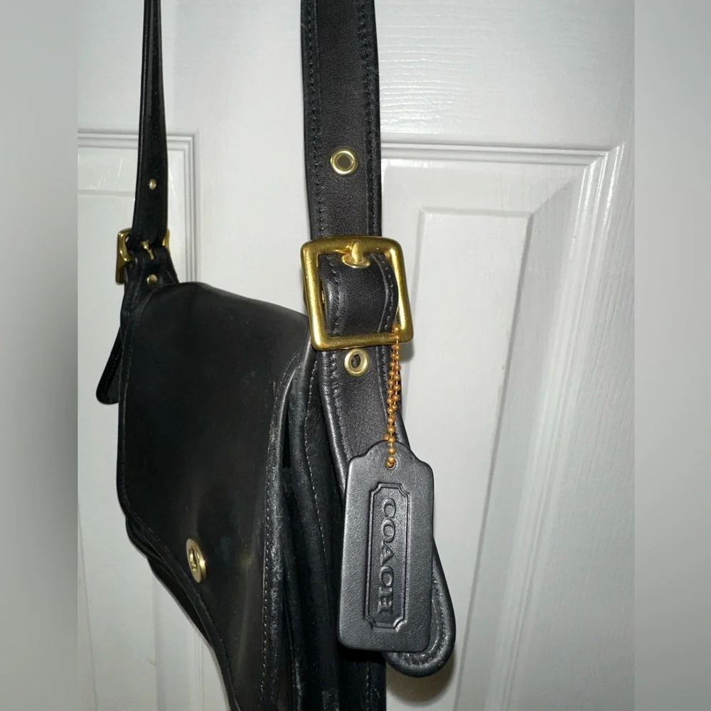VINTAGE COACH!!! MINT CONDITION!!! - Picture 6 of 11
